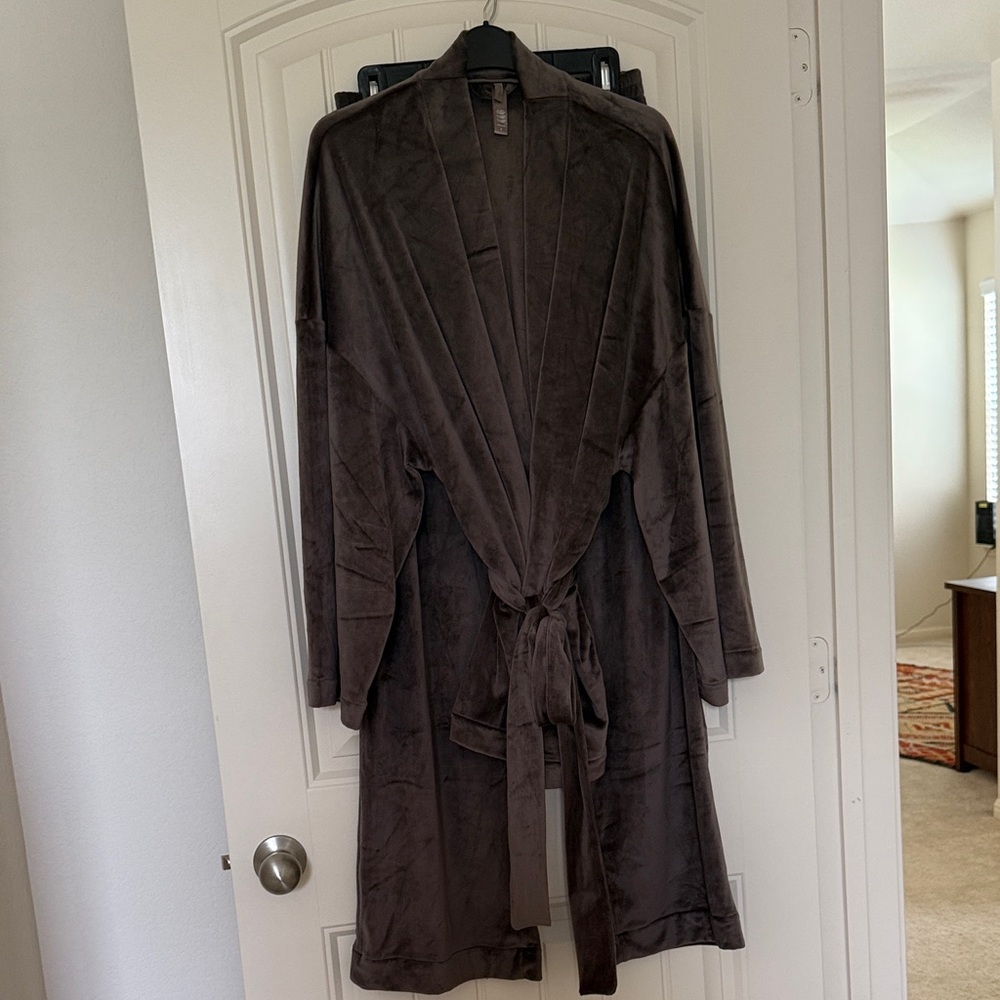 SKIMS NWT Velour Lounge Set